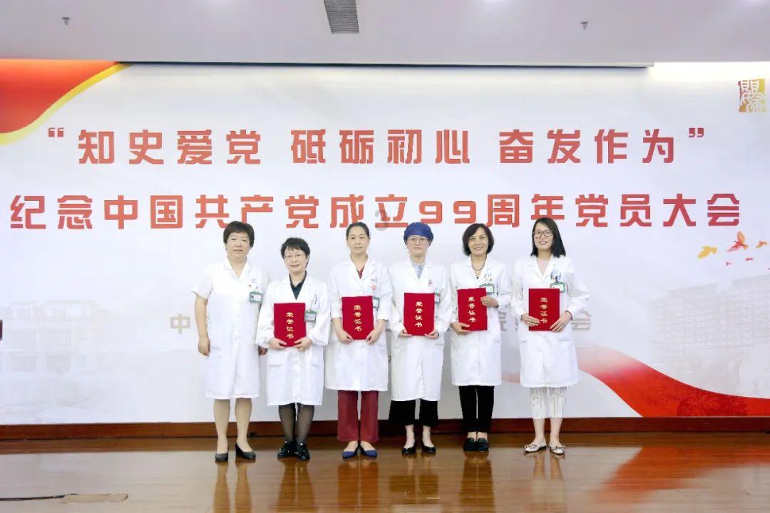 坐凳子上坐久了裤子后面起球怎么办?-红迪网|分享精彩时刻